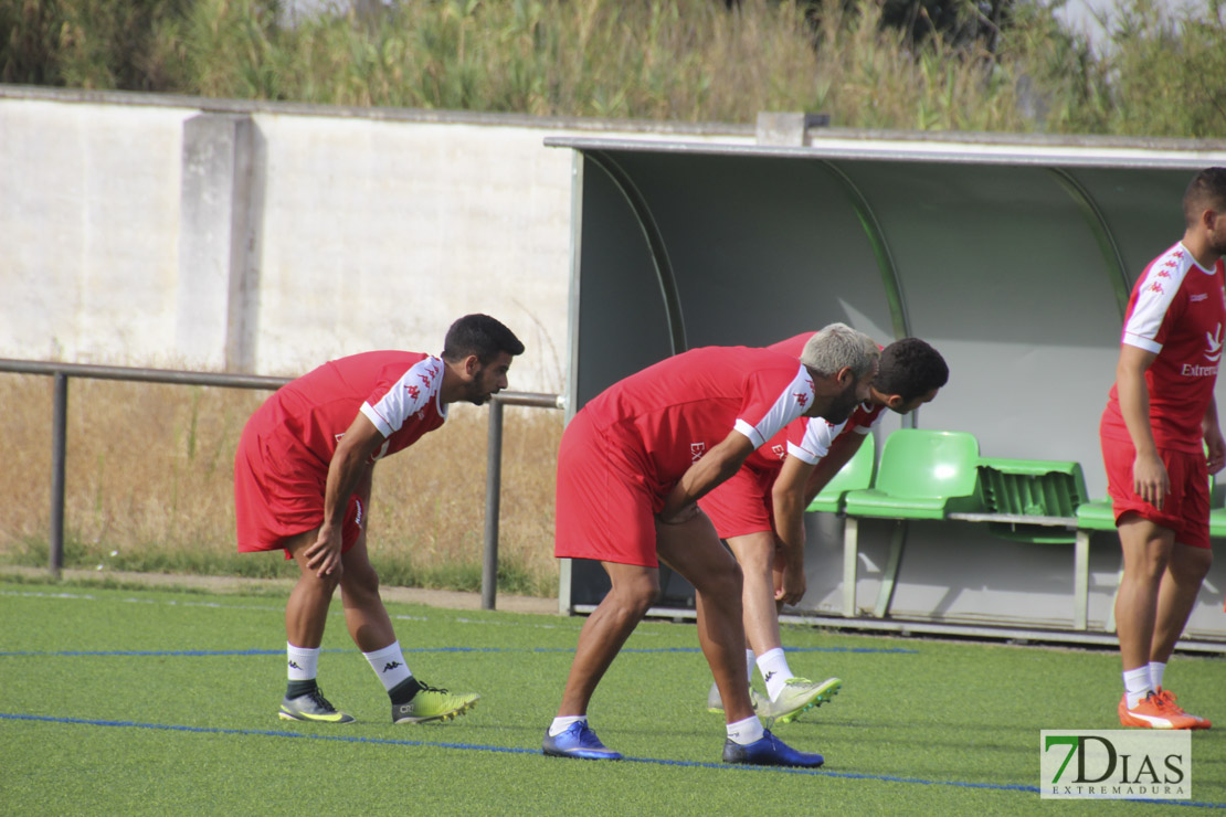 Imágenes del 1º entrenamiento del CD Badajoz de la temporada