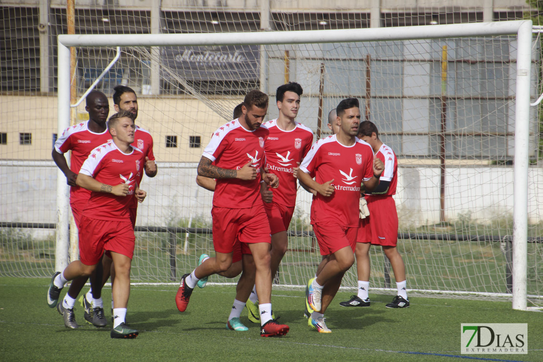 Imágenes del 1º entrenamiento del CD Badajoz de la temporada