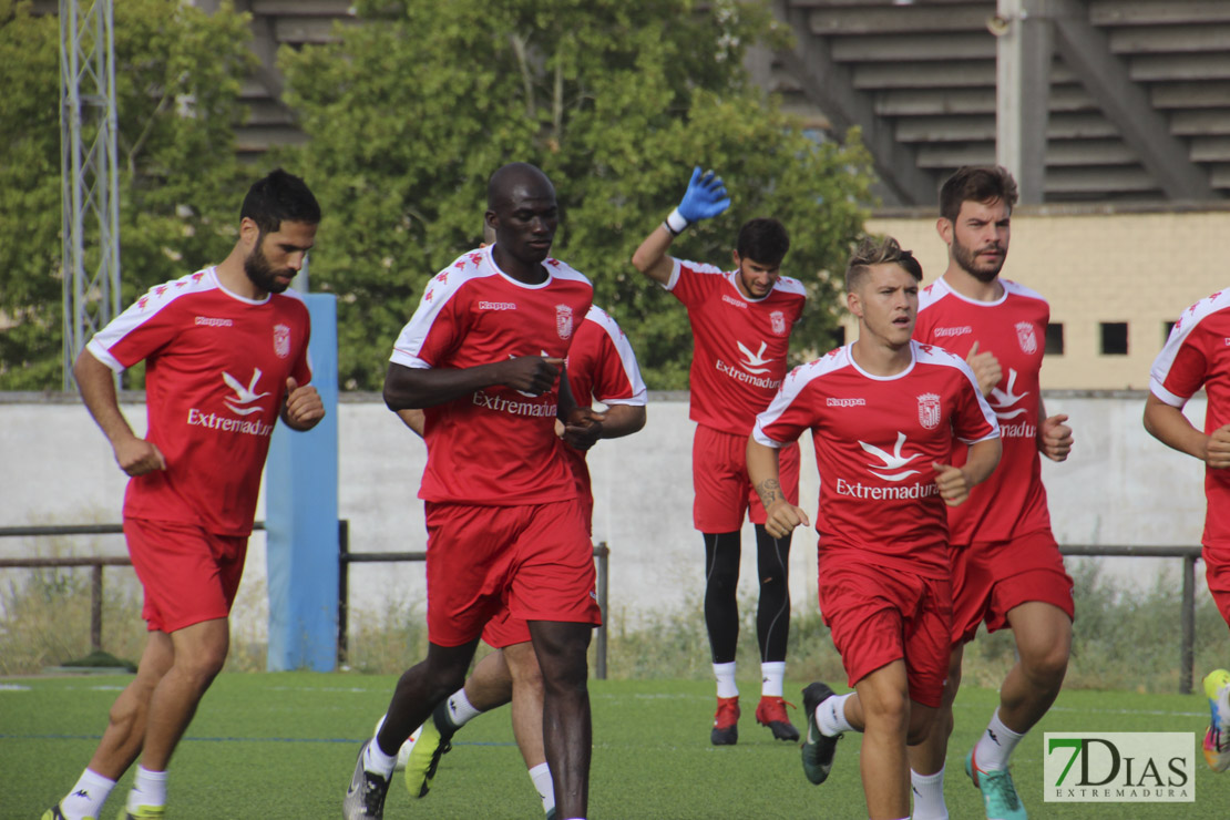 Imágenes del 1º entrenamiento del CD Badajoz de la temporada