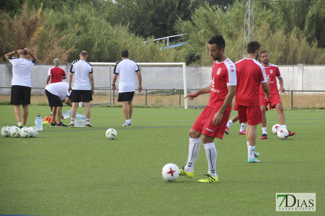 Imágenes del 1º entrenamiento del CD Badajoz de la temporada