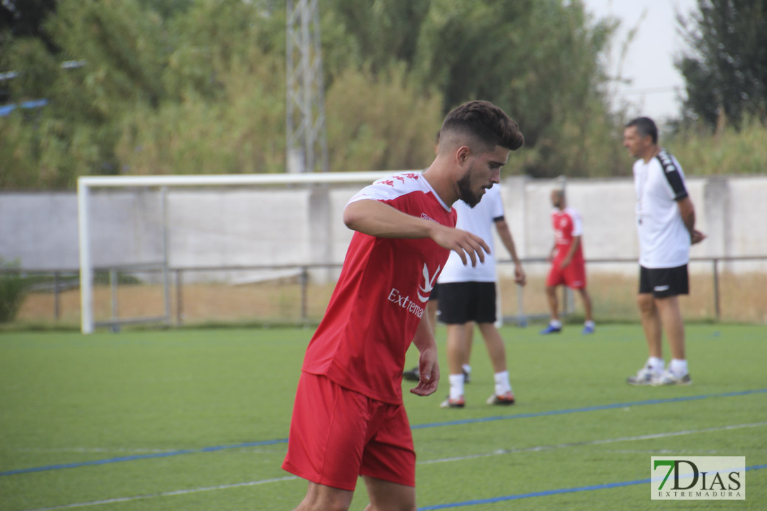 Imágenes del 1º entrenamiento del CD Badajoz de la temporada