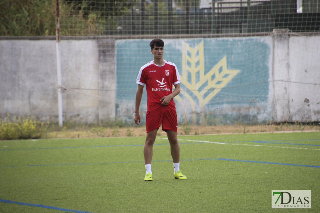 Imágenes del 1º entrenamiento del CD Badajoz de la temporada