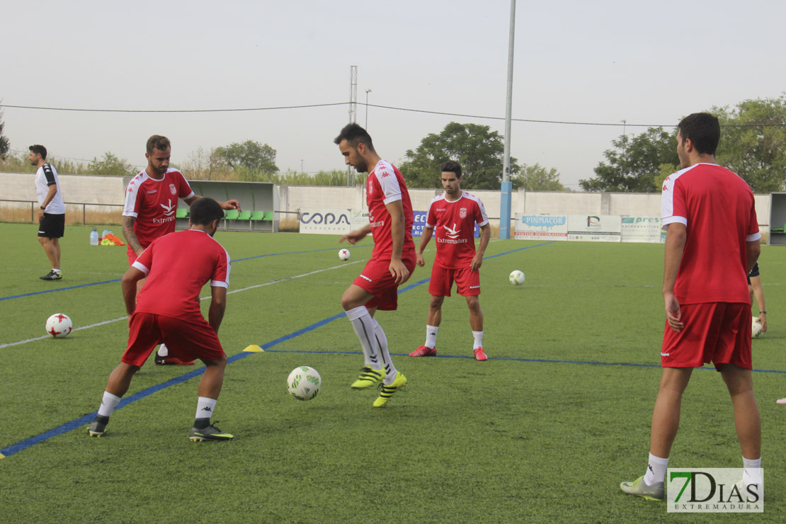 Imágenes del 1º entrenamiento del CD Badajoz de la temporada