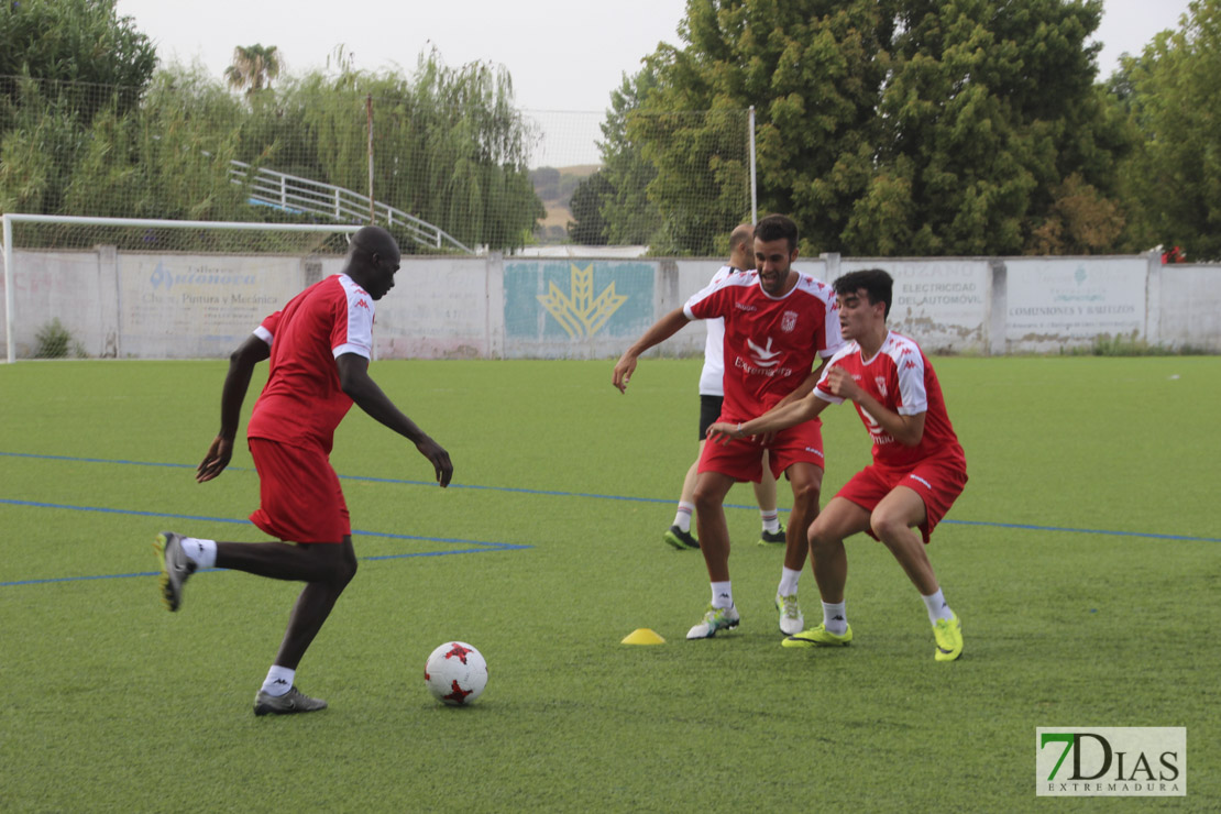 Imágenes del 1º entrenamiento del CD Badajoz de la temporada