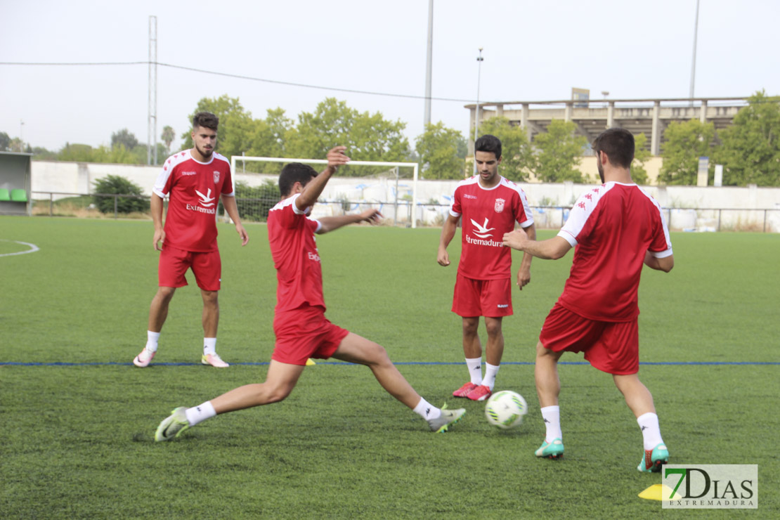 Imágenes del 1º entrenamiento del CD Badajoz de la temporada