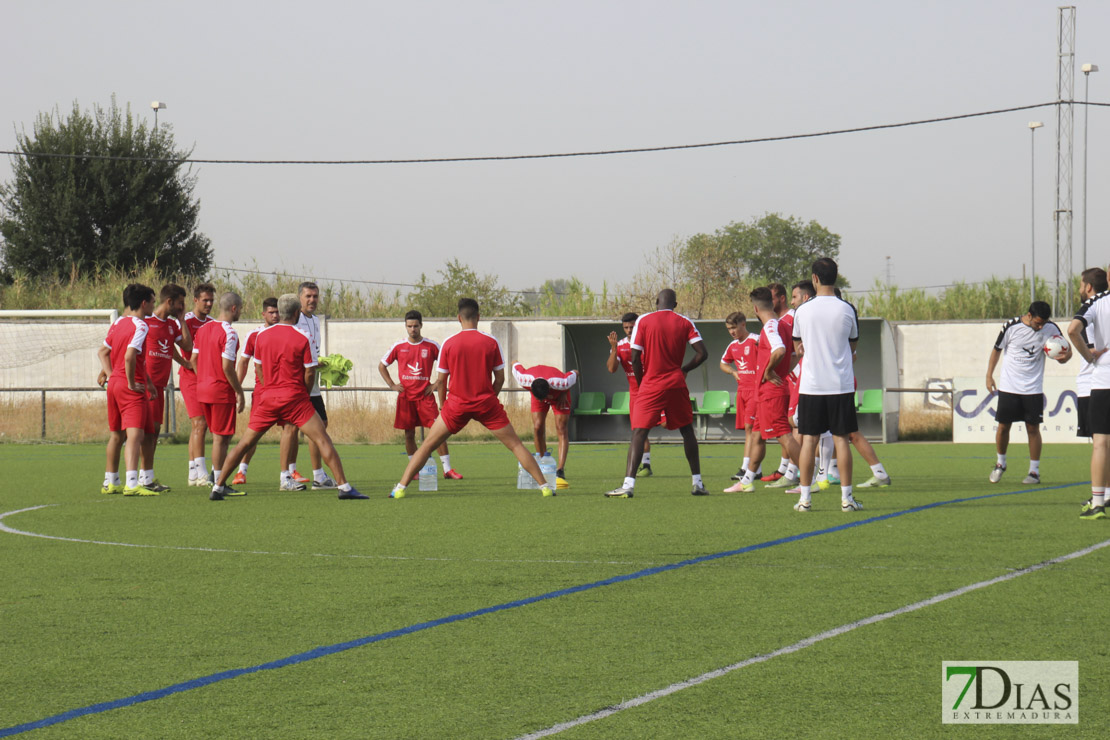 Imágenes del 1º entrenamiento del CD Badajoz de la temporada