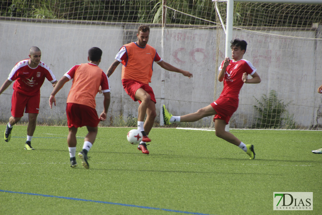 Imágenes del 1º entrenamiento del CD Badajoz de la temporada