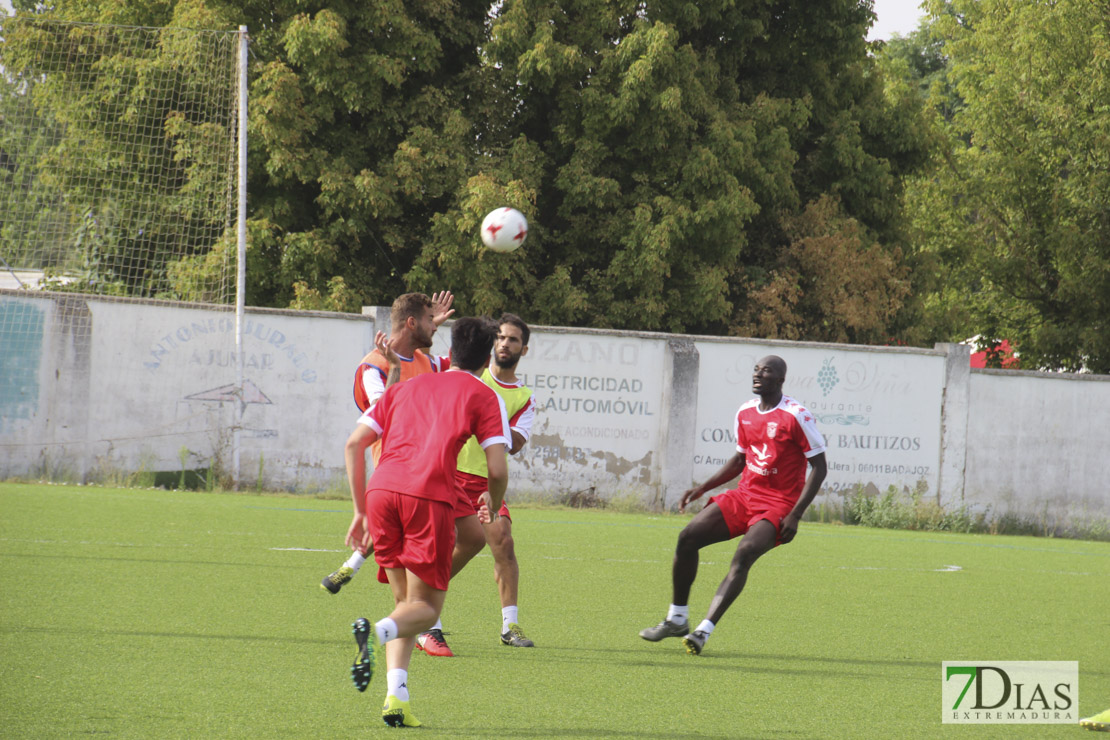 Imágenes del 1º entrenamiento del CD Badajoz de la temporada