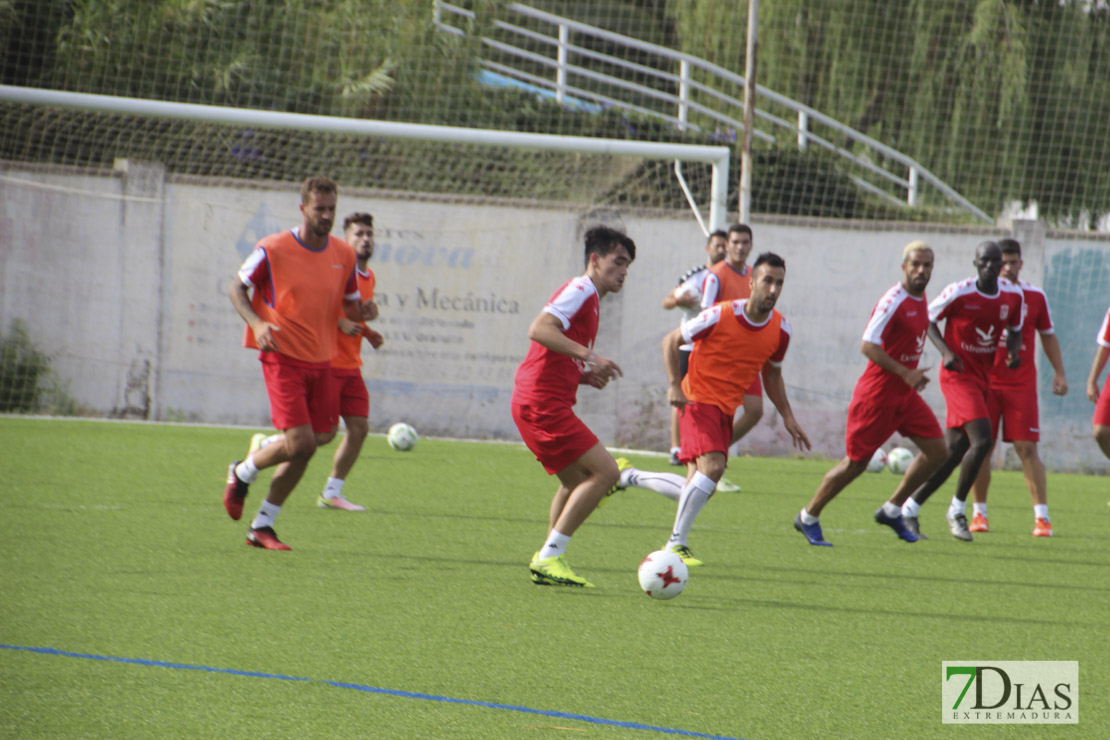 Imágenes del 1º entrenamiento del CD Badajoz de la temporada