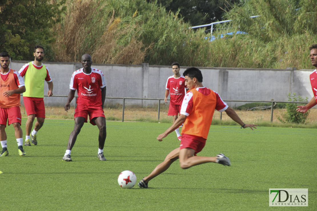 Imágenes del 1º entrenamiento del CD Badajoz de la temporada