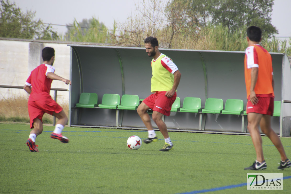 Imágenes del 1º entrenamiento del CD Badajoz de la temporada