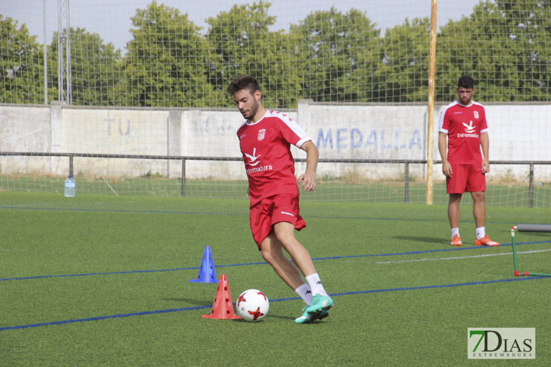 Imágenes del 1º entrenamiento del CD Badajoz de la temporada