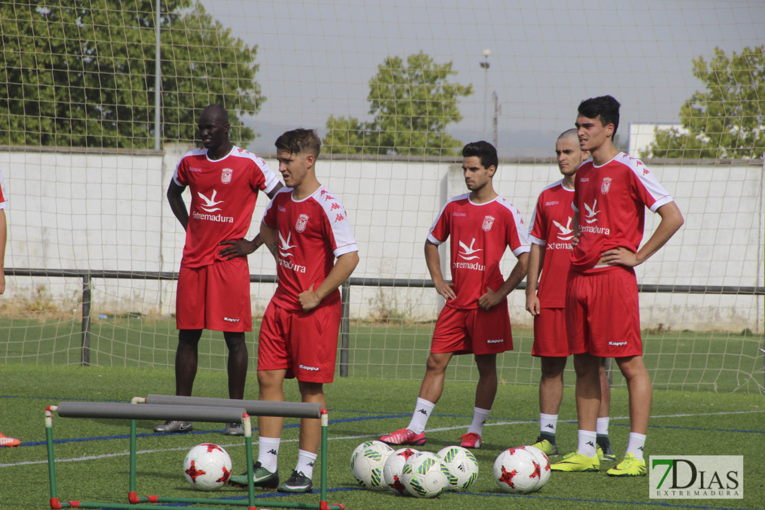 Imágenes del 1º entrenamiento del CD Badajoz de la temporada