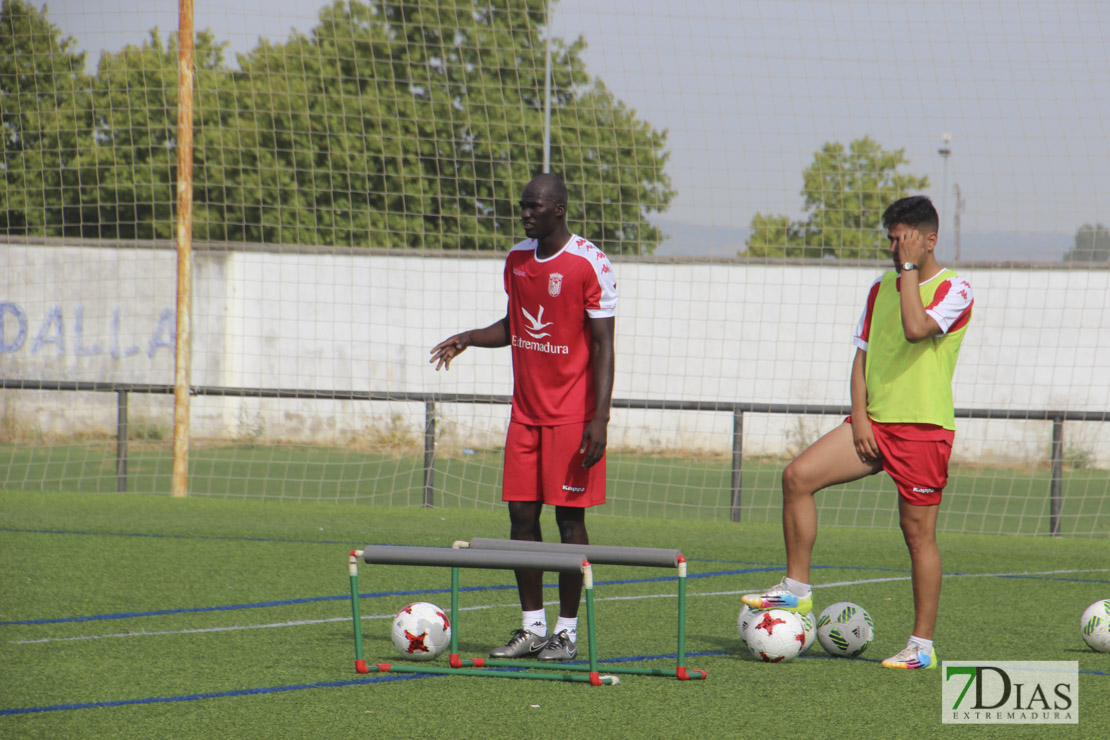 Imágenes del 1º entrenamiento del CD Badajoz de la temporada