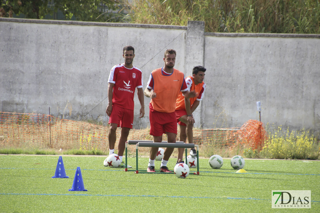 Imágenes del 1º entrenamiento del CD Badajoz de la temporada