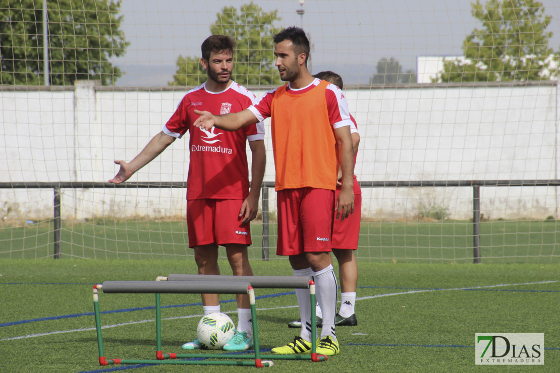 Imágenes del 1º entrenamiento del CD Badajoz de la temporada