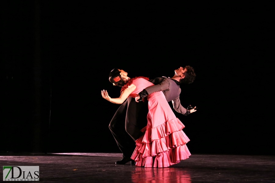 Larreal pone el broche de oro al Festival Folklórico