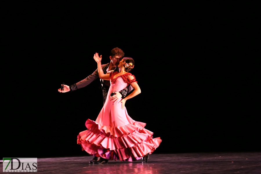 Larreal pone el broche de oro al Festival Folklórico