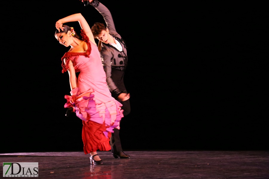 Larreal pone el broche de oro al Festival Folklórico