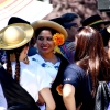 Los grupos de Folclore invitan a los ciudadanos a bailar con ellos en San Francisco