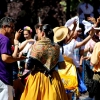 Los grupos de Folclore invitan a los ciudadanos a bailar con ellos en San Francisco