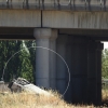 Vuelca un camión bajo el puente del tramo Badajoz-Gévora