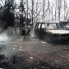 Salen ardiendo varios vehículos tras un incendio de pastos