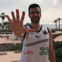 Los amantes cacereños al baloncesto seguirán disfrutando de Luis Parejo