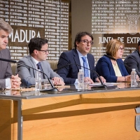 Junta y diputaciones renovarán el parque de ambulancias de Cruz Roja