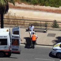 Herida tras estrellarse contra una palmera de circunvalación