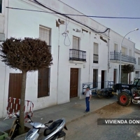 Grave tras caer de un edificio en Azuaga (Badajoz)
