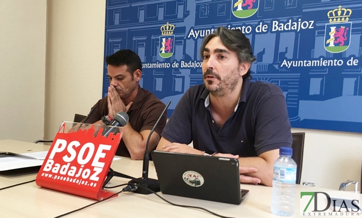 PSOE: &quot;A Fragoso se le cae el casco Antiguo a cachos&quot;