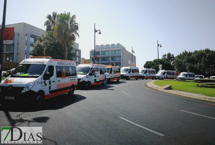 Más de 120 ambulancias salen a la calle para denunciar incumplimientos de Vara