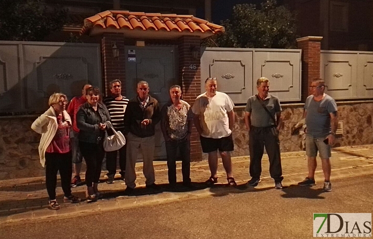 Vecinos de Badajoz realizan un escrache a la concejala Timón