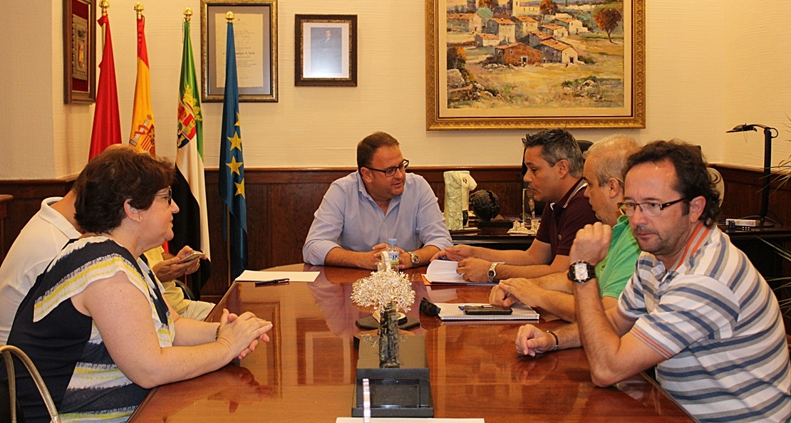 Osuna recibe a la nueva directiva de Cs Mérida