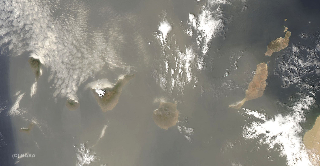 Así se ve la espectacular entrada de polvo sahariano que afecta Canarias estos días