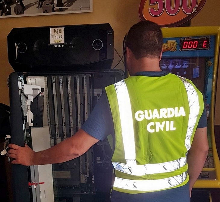 Investigados dos vecinos de Almendralejo por una decena de estafas en bares
