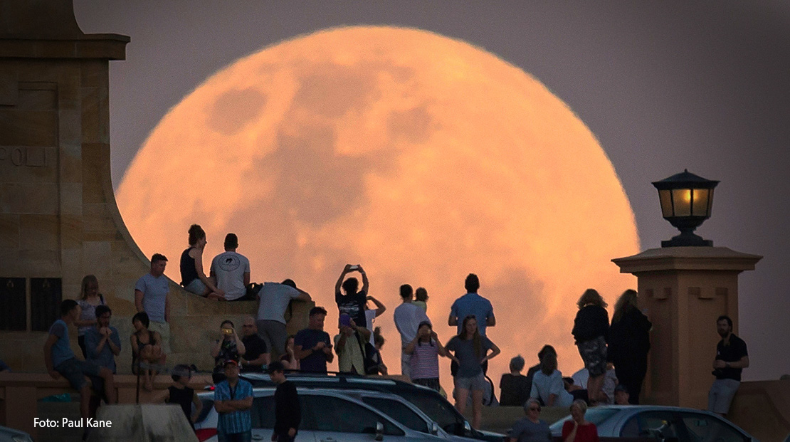 ¿Por qué vemos la Luna mucho más grande cuando está cerca del horizonte?