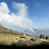 Continúa activo el incendio entre Acebo y San Martín (Cáceres)