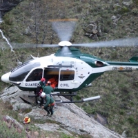 La Guardia Civil rescata a un guía de montaña herido en un paraje natural del Jerte