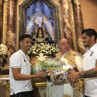 El CD. Badajoz realiza una ofrenda floral a la Patrona