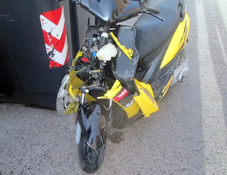 Herido un joven de 16 años en una colisión entre una moto y un turismo en Badajoz