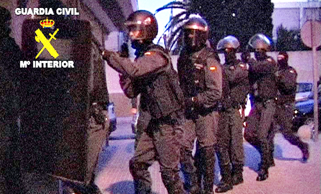 La Guardia Civil detiene a políticos catalanes y registra las conselleries