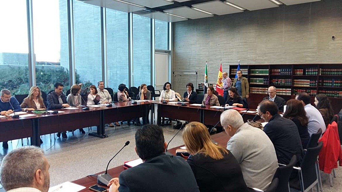 La Junta insta al Gobierno a devolver la competencia sobre la jornada laboral