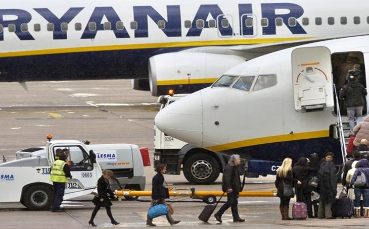 Fomento pide a Ryanair que cumpla con los pasajeros ante las cancelaciones anunciadas