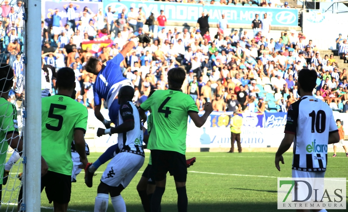 Imágenes del partido entre el Cd Badajoz y el Recreativo de Huelva