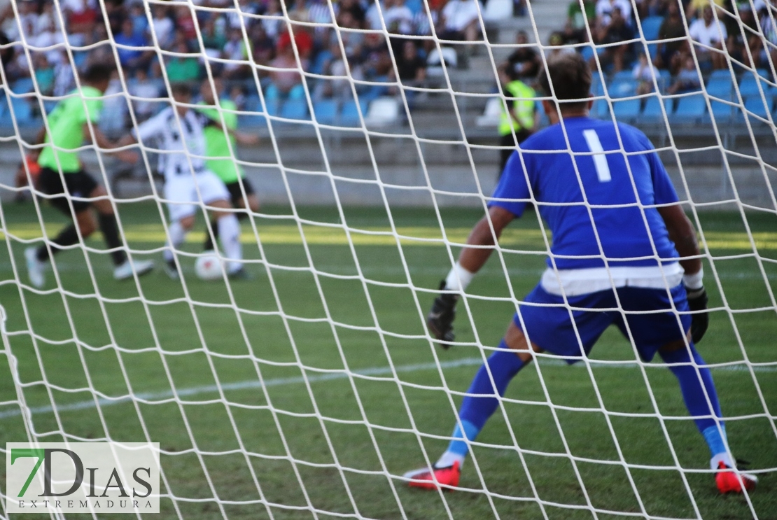 Imágenes del partido entre el Cd Badajoz y el Recreativo de Huelva