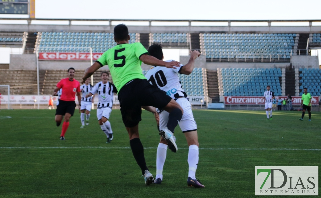 Imágenes del partido entre el Cd Badajoz y el Recreativo de Huelva