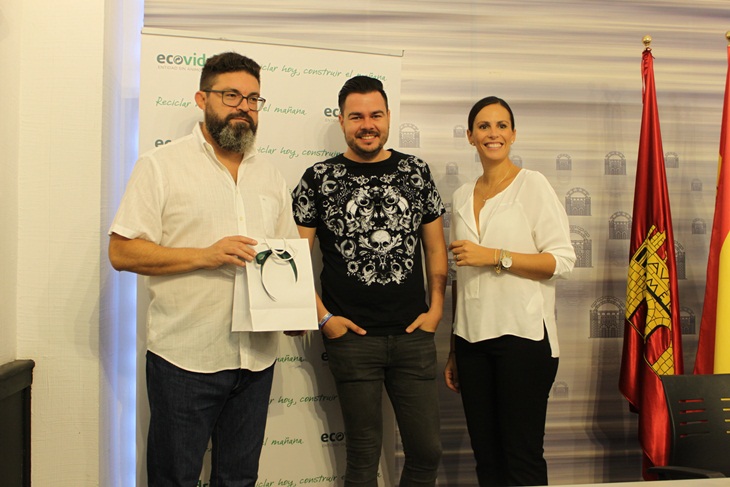 Éxito de participación en la campaña de reciclado de vidrio durante la feria