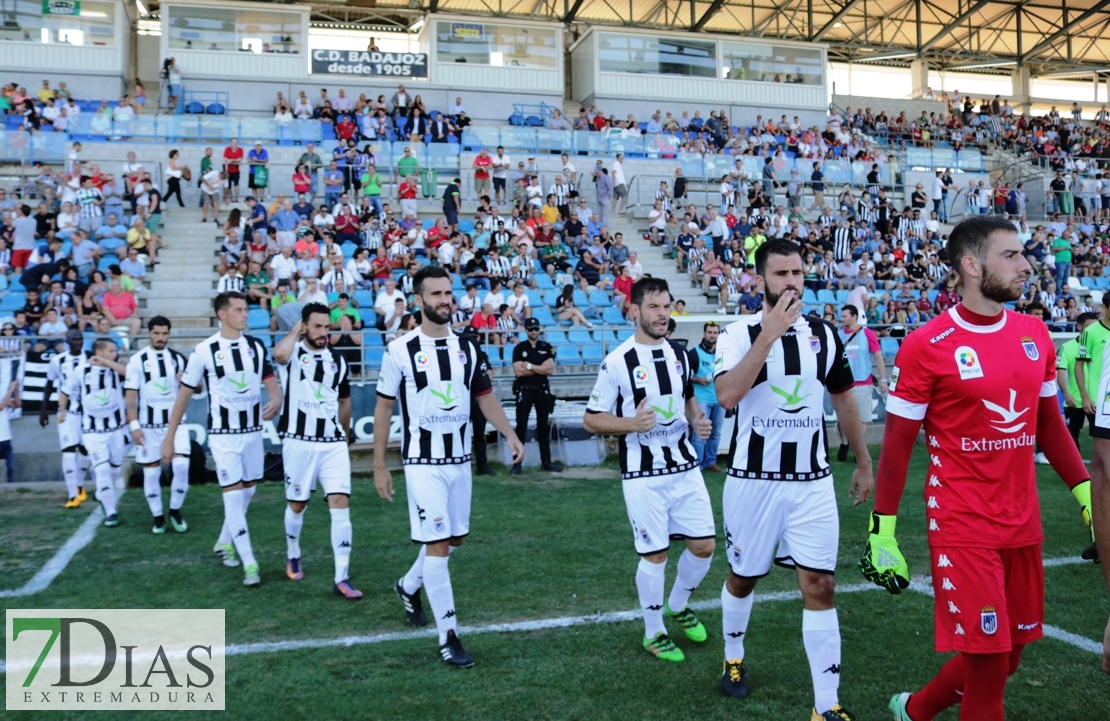 Imágenes del partido entre el CD Badajoz y el Recreativo de Huelva